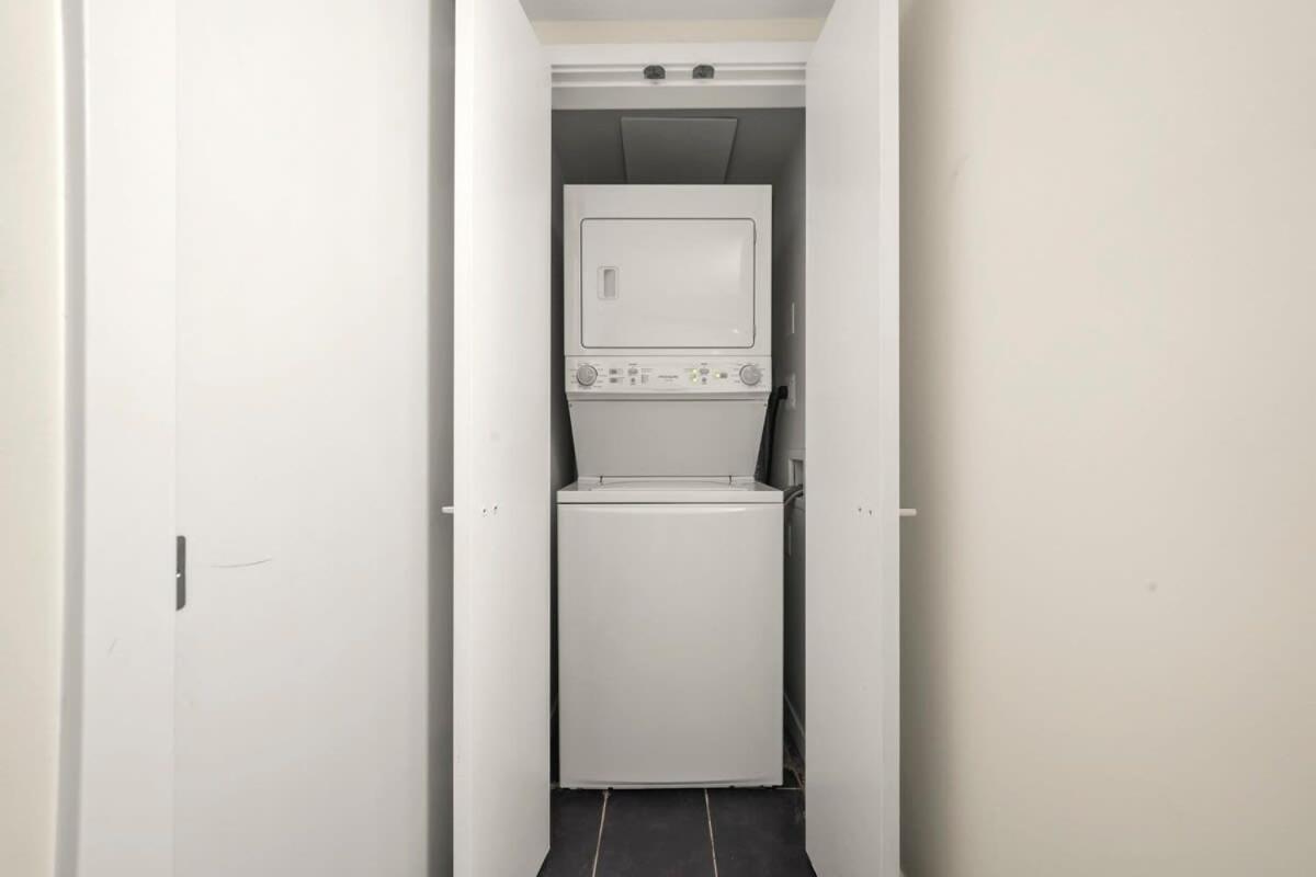 Dazzling Condo By Stadium Downtown With Free Parking 밴쿠버 외부 사진