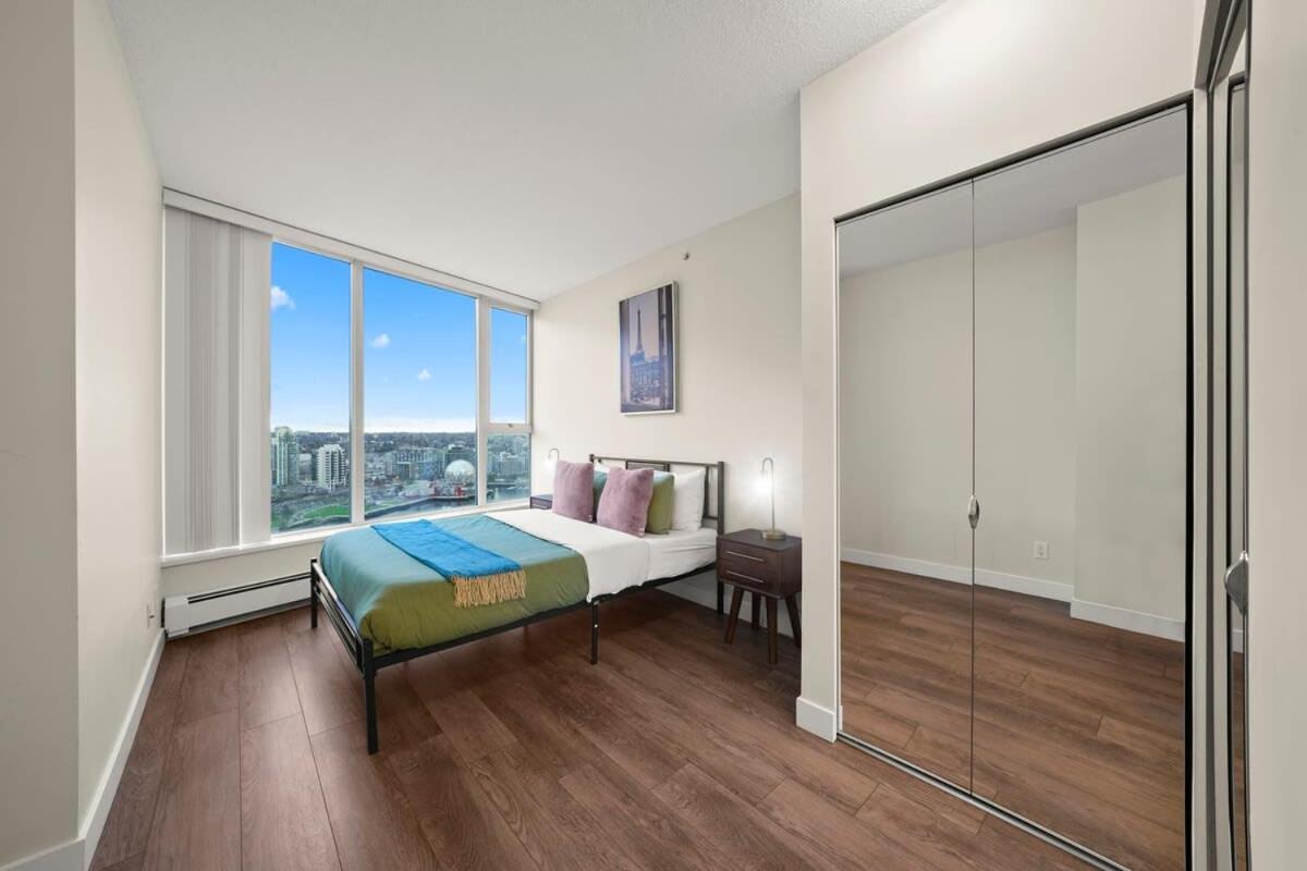 Dazzling Condo By Stadium Downtown With Free Parking 밴쿠버 외부 사진