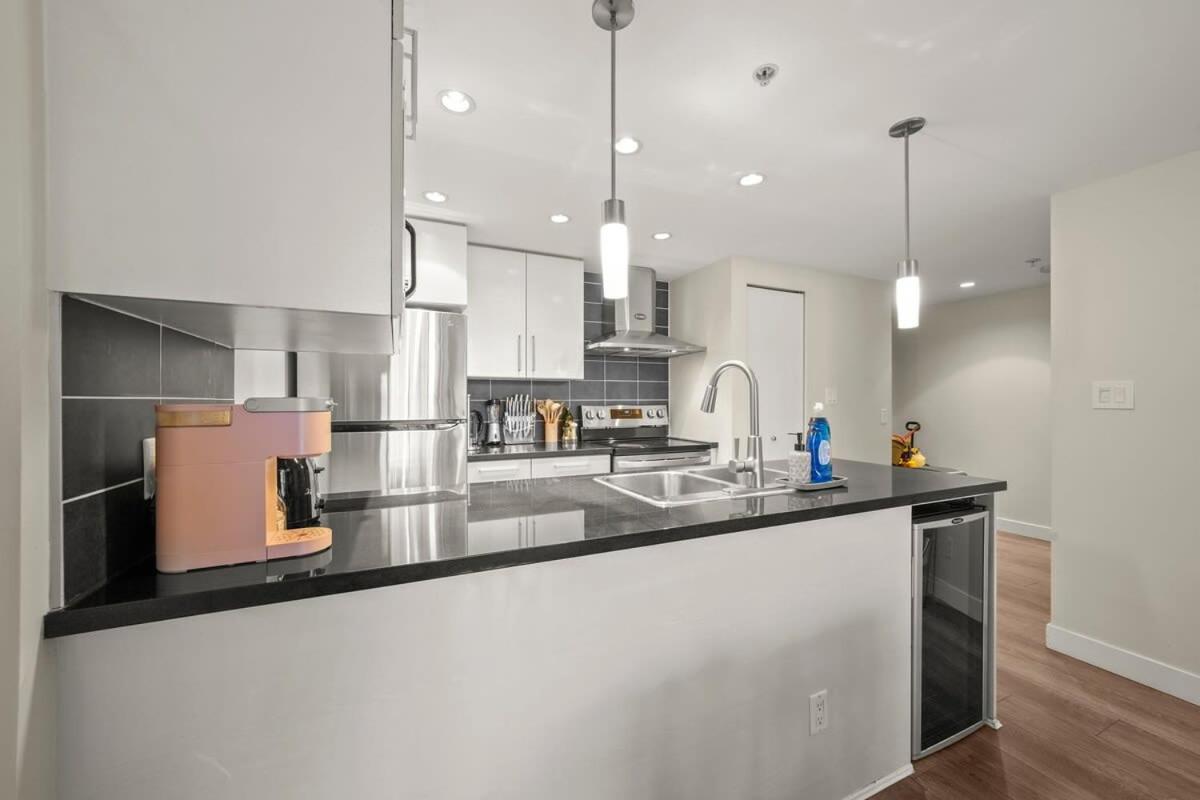 Dazzling Condo By Stadium Downtown With Free Parking 밴쿠버 외부 사진