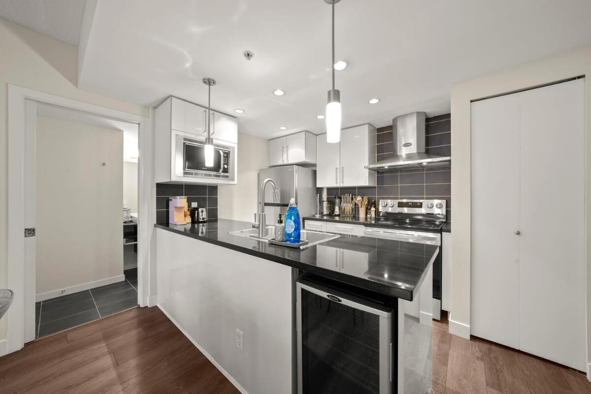 Dazzling Condo By Stadium Downtown With Free Parking 밴쿠버 외부 사진