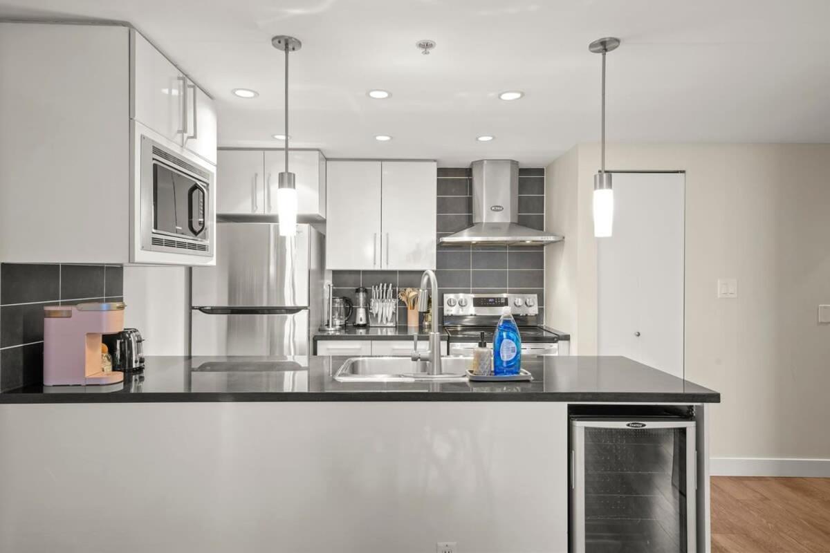 Dazzling Condo By Stadium Downtown With Free Parking 밴쿠버 외부 사진